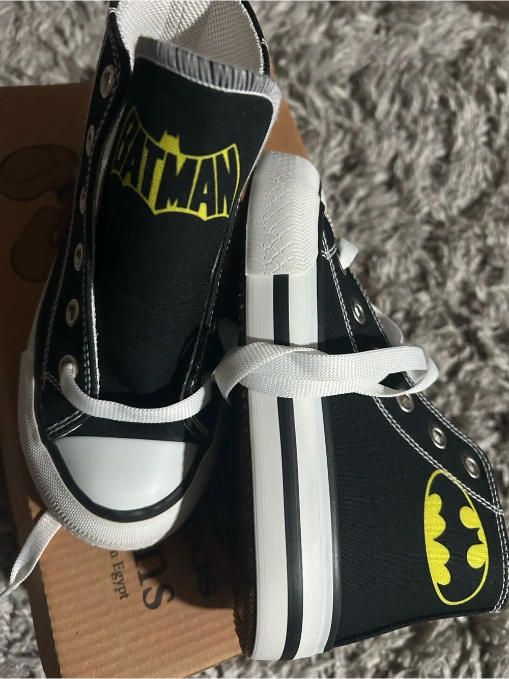 N/A black canvas
